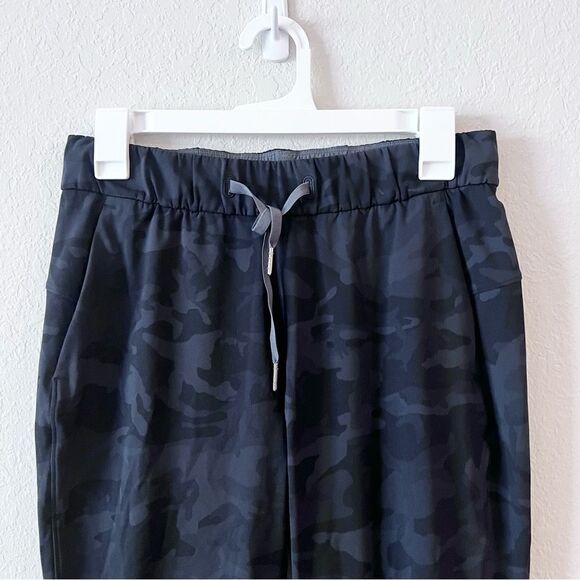 Lululemon Like New On The Fly Pant Drawstring Size 4 Black Gray Incognito - Picture 2 of 10